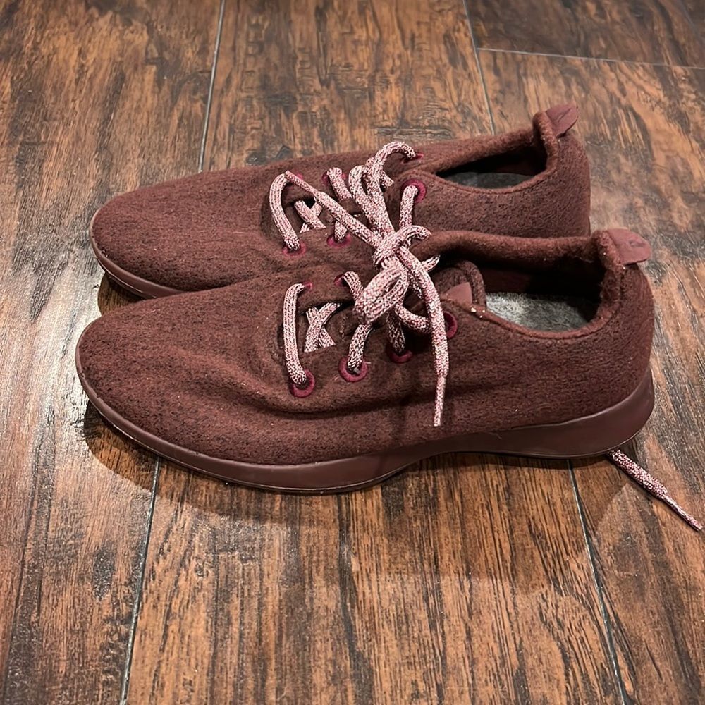 Maroon Merino Wool Allbirds Size 9 in EUC